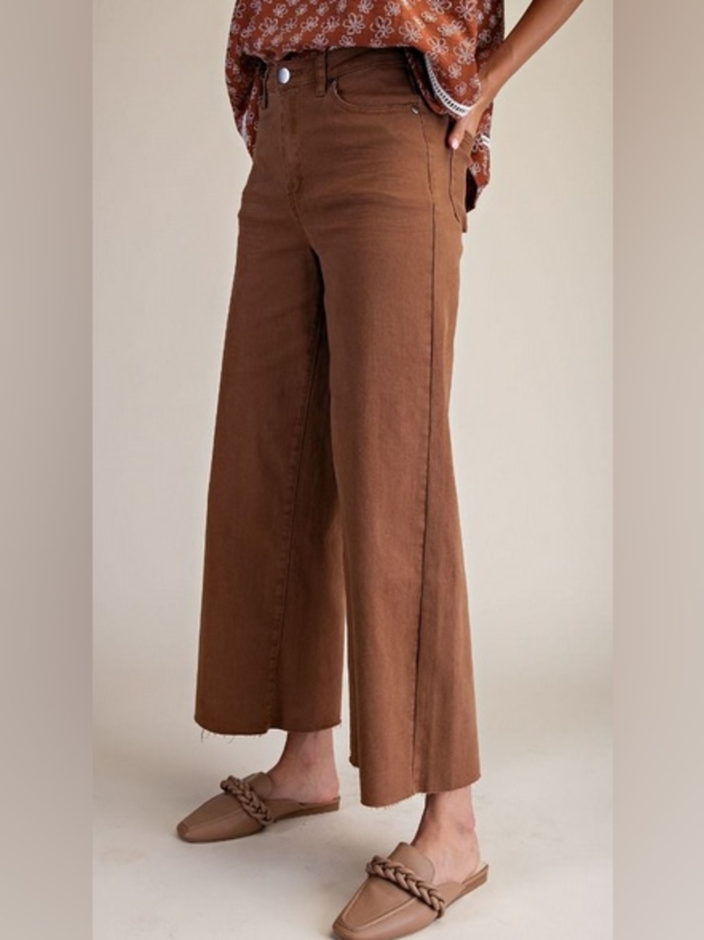 Easel High Rise Crop Twill Pant Size Small in Brown with Raw Hem